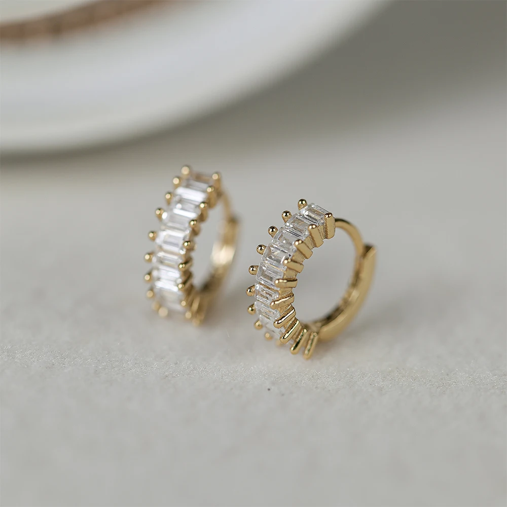 

Aide 925 Sterling Silver Sparkling Full Rectangle Clear CZ Zircon Pave Huggie Earrings For Women 8mm Hoop Versatile Earrings