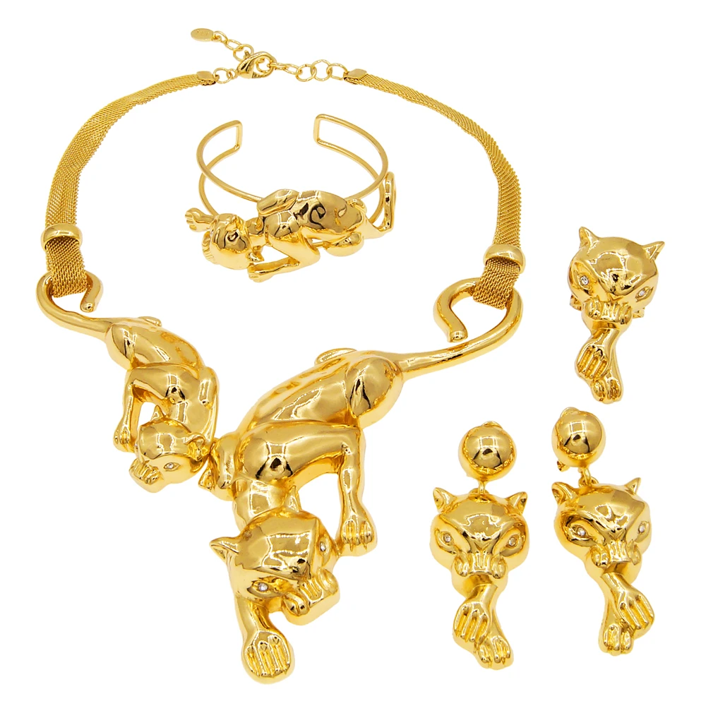 Комплект из колье серёг и браслета с позолотой