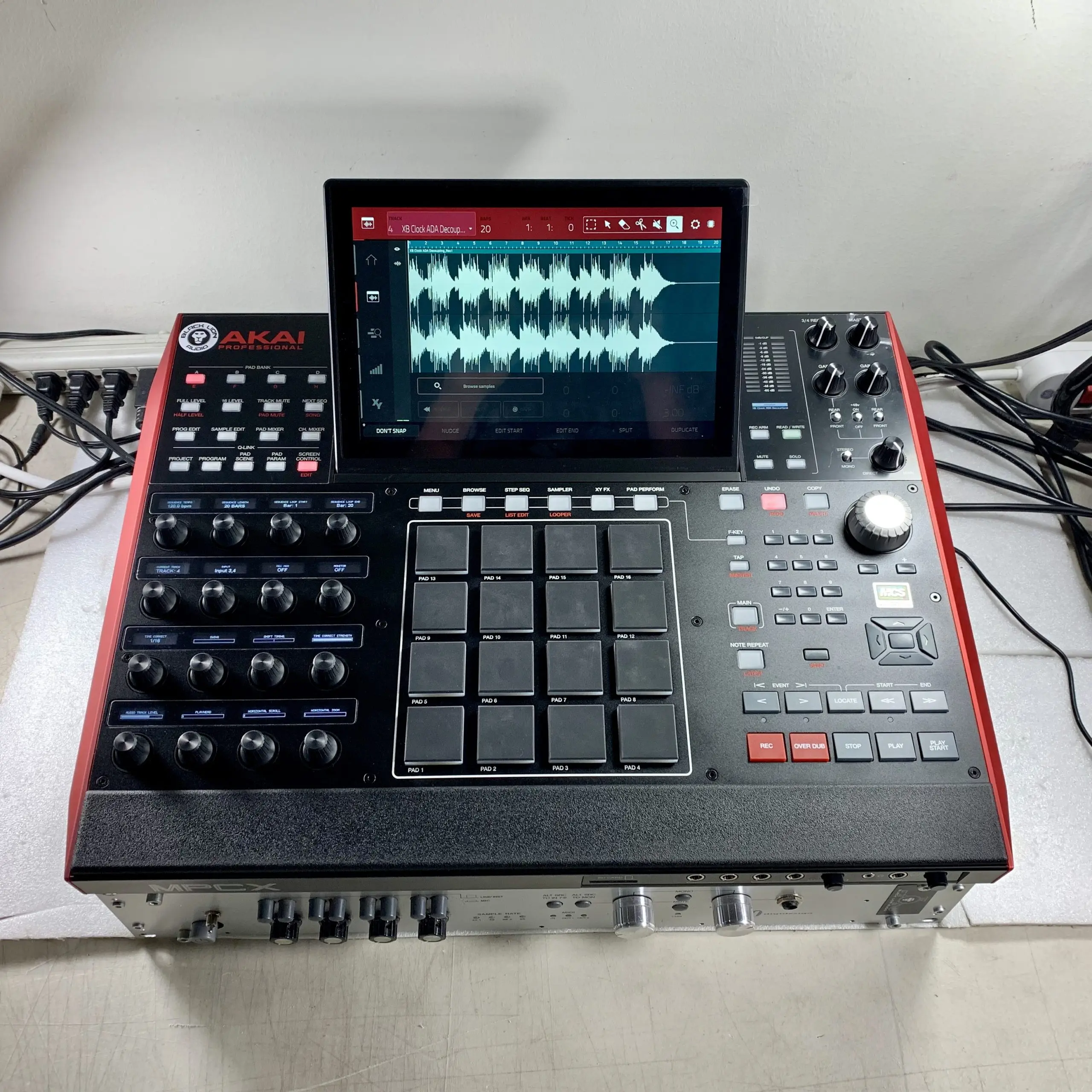 

Summer discount of 50% AKAI Professional MPC X – Standalone Drum Machine