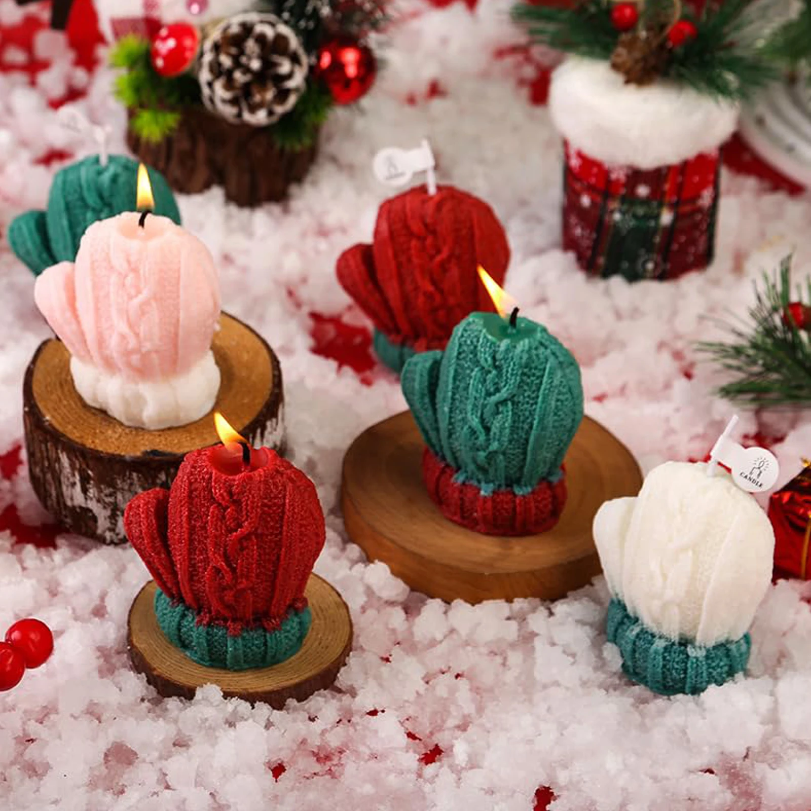 Ароматная свеча &quotШангри-Ла&quot с рождественскими варежками