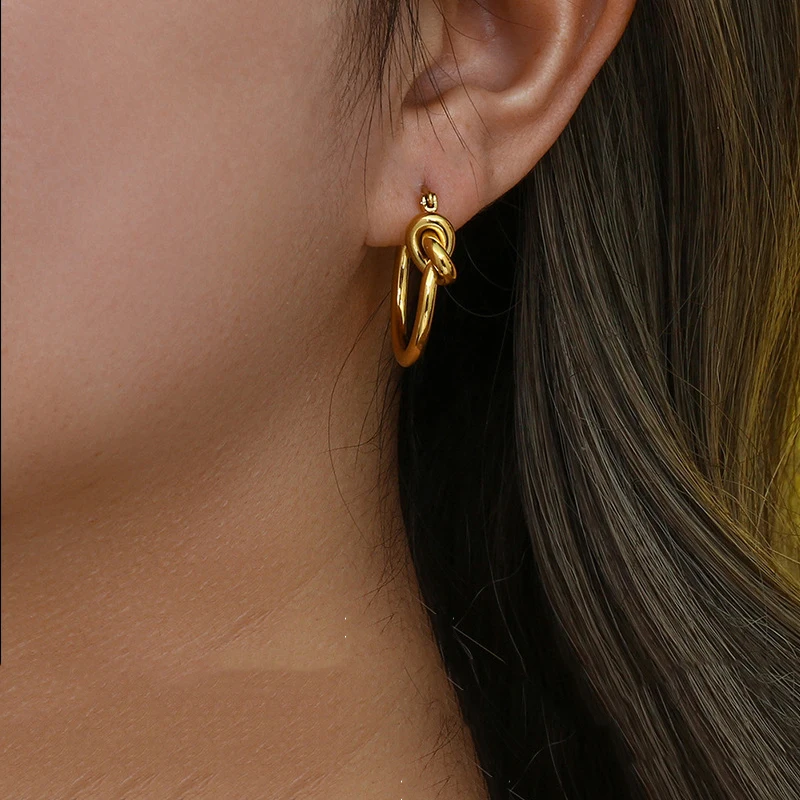 

European and American Fashion Titanium Steel 18K Gold Stud Earrings French Light Luxury Simple Geometric Knot Ladies Earrings