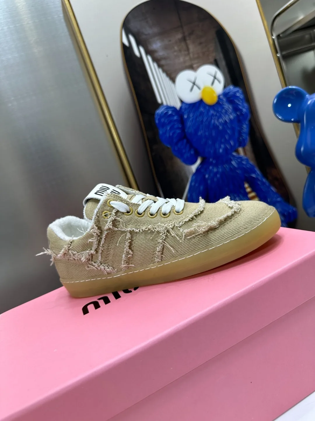 Кроссовки Miu - это новая легкая воздухопроницаемая повседневная бизнес обувь