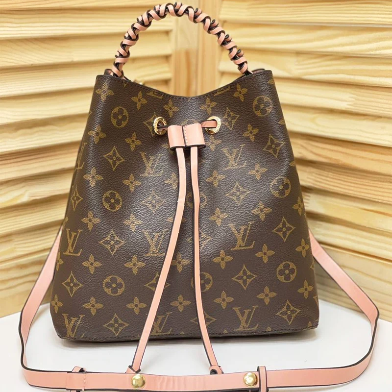 Женская сумка Loui Vuitton через плечо 26х25х15 см |