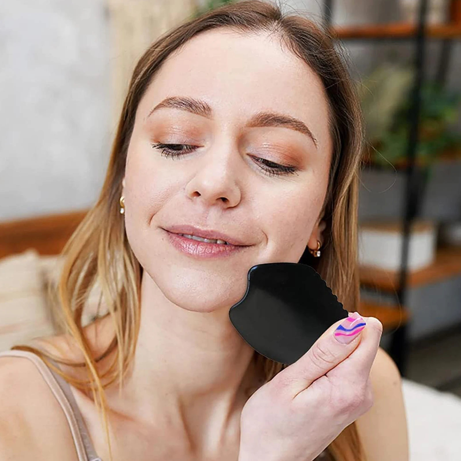 Скребковая доска Gua Sha из перьев с зазубренными краями для массажа лица