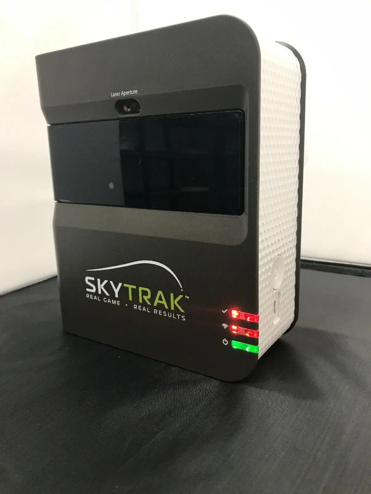 

A1, купите 3 и получите 2 бесплатных монитора запуска симулятора гольфа SkyTrak с металлическим защитным чехлом