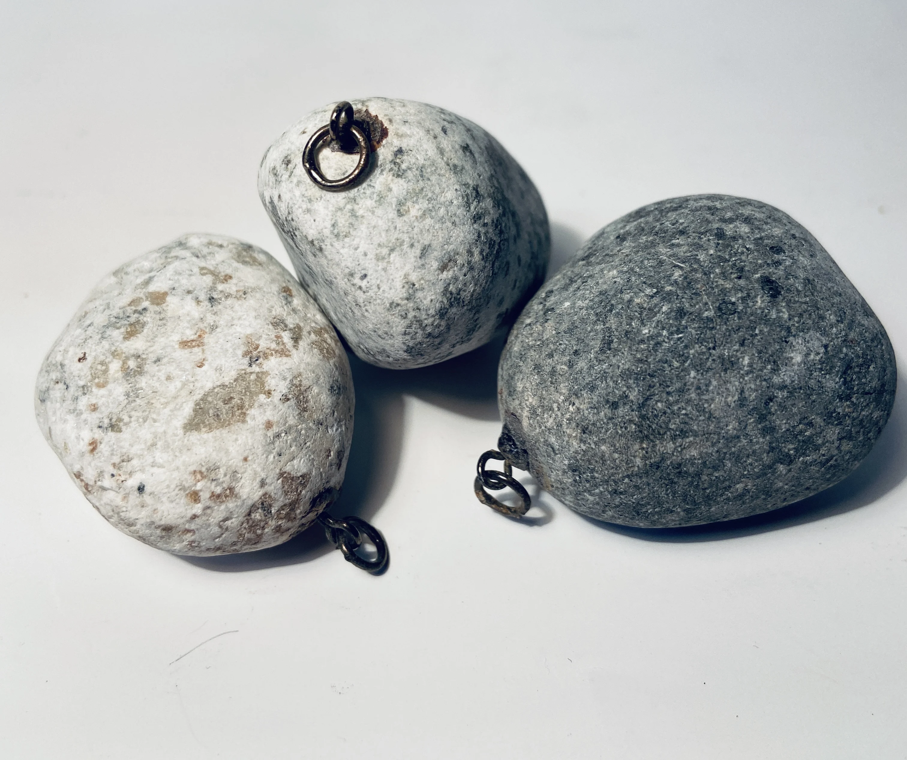 Грузила для рыбалки микадо. Грузило из камня для рыбалки. Грузило микадо. Грузила для ловли карпа. Грузилт из камня.