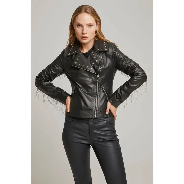 Рисунок 4 - Черные женские кожаные пальто 