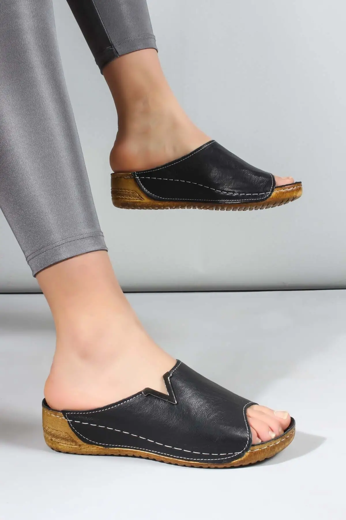 Быстрее шлепка. Быстрее шлепка. Пинок под зад. Дырявые шлепанцы. Быстрее шлепка.