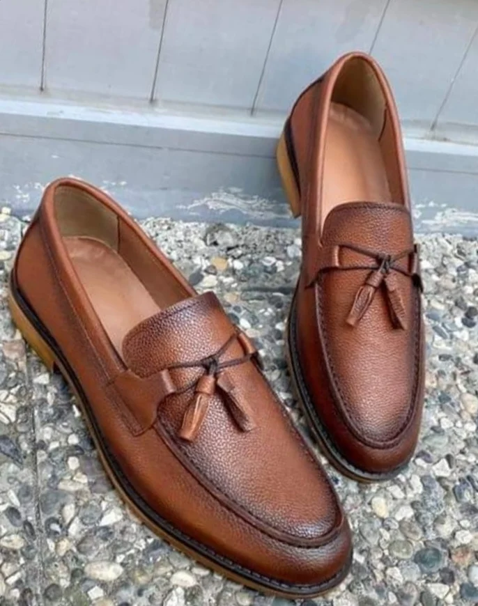 Мужские туфли из 100% кожи коричневого и темно-синего цвета. Официально-деловое