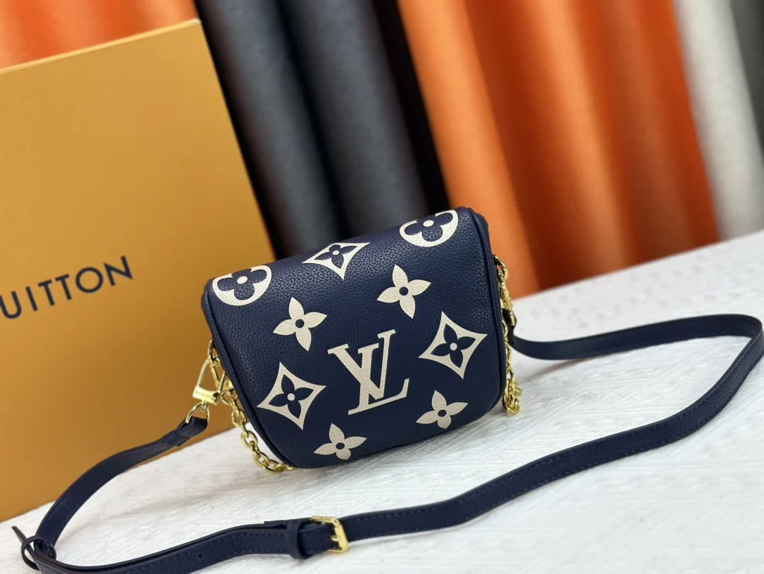 Женский кошелек в сумке 2024 года