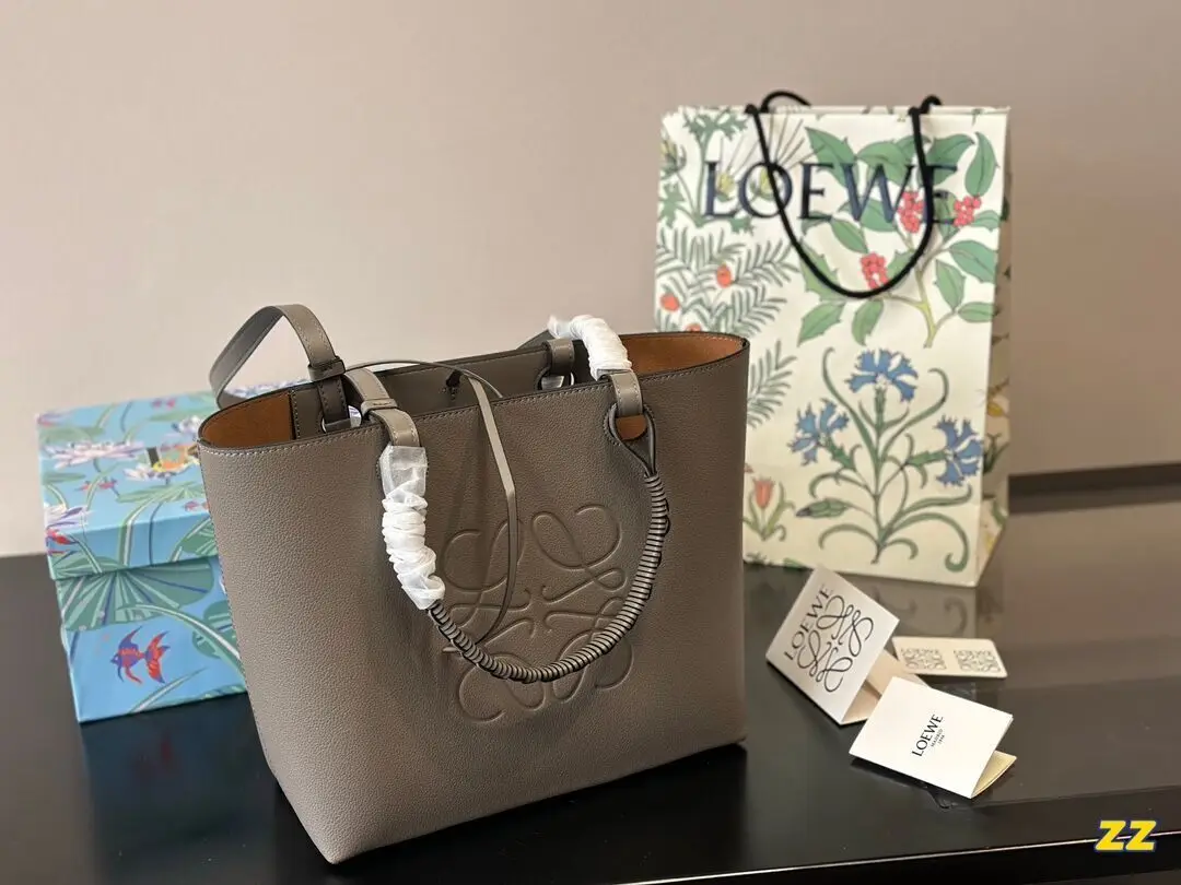 в стиле Loewe Вместительная женская сумка на ножках с плетеной ручкой через плечо 27
