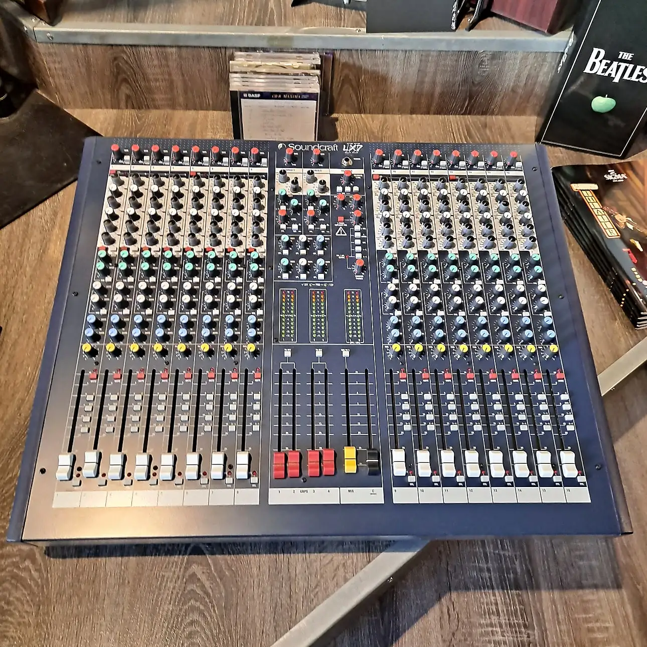 

HOTTEST DEAL!! Soundcraft LX7ii 16-channel Analog Mixer