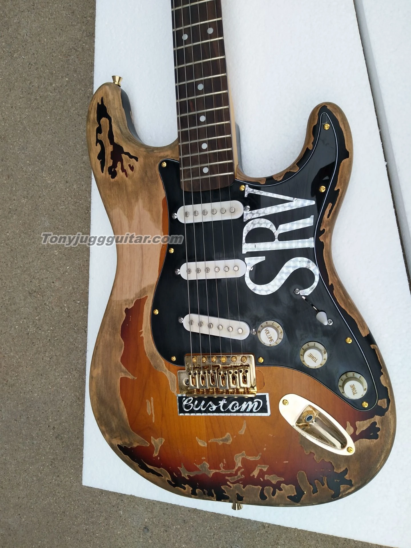 

Редкая SRV Тяжелая реликс ST Tribute винтажная коричневая электрическая гитара Alder корпус, левосторонний мост, золотая фурнитура