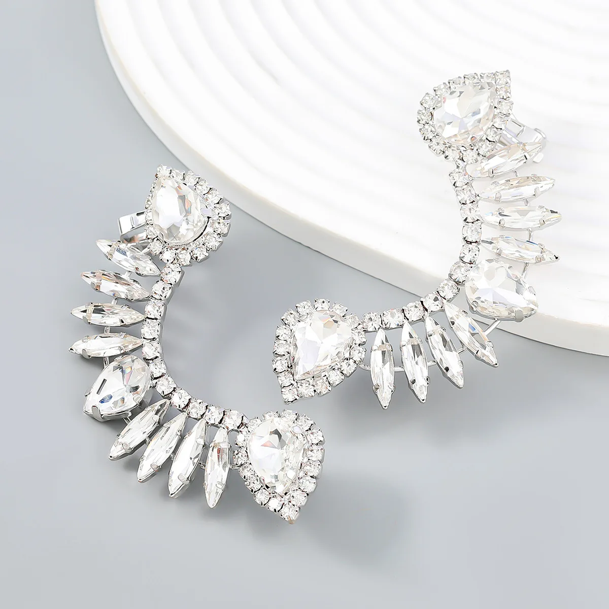 Pageant Jewelry Wholesale Bridal Fashion Exaggerated Shiny Crystal Rhinestone Statement Ear Climber Crawler Earrings for Women