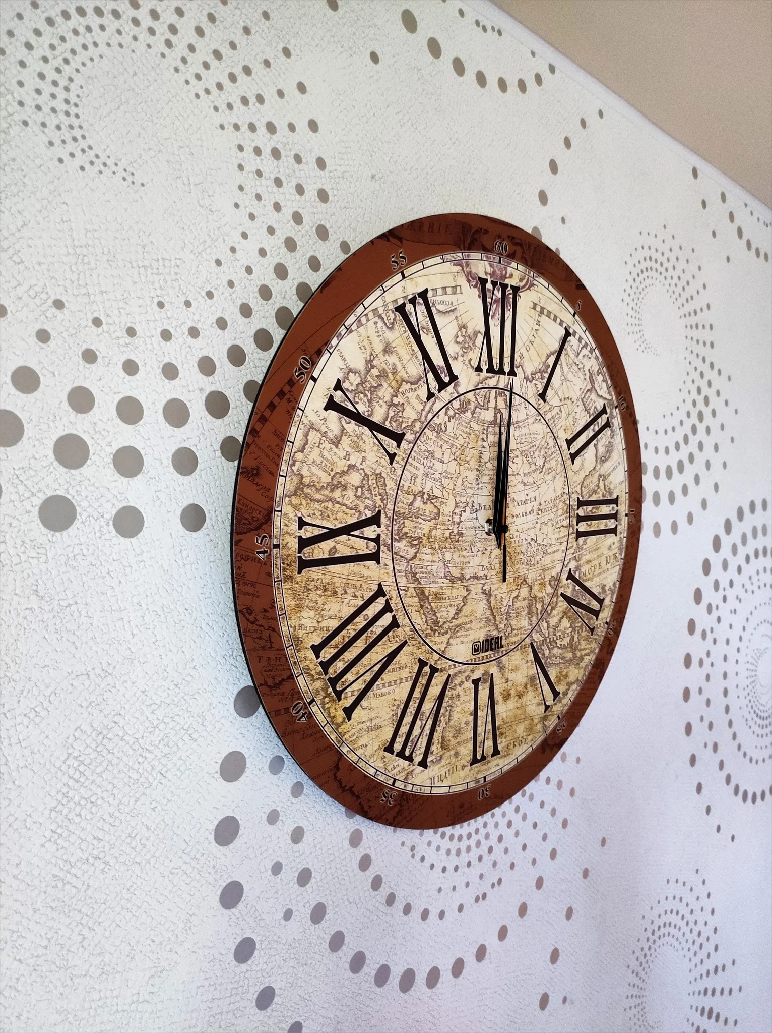 деревянные часы из МДФ Старая карта Мира mdclr032 d420