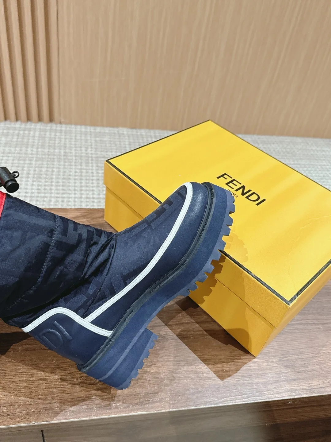 Женские Ботинки В Стиле FENDI Copy 1:1Качество И Мастерство ИсполненИя На Высшем