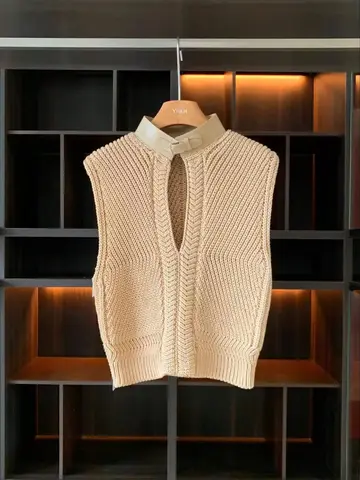 Женский вязаный хлопковый жилет с отделкой из воловьей кожи