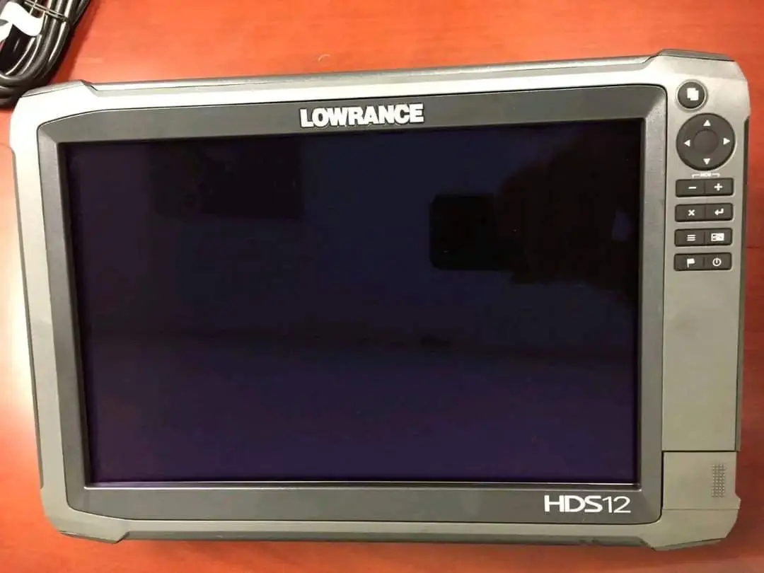 Скидка на эхолот Lowrance HDS-12 Live с изображением транца 3-в-1 C-MAP