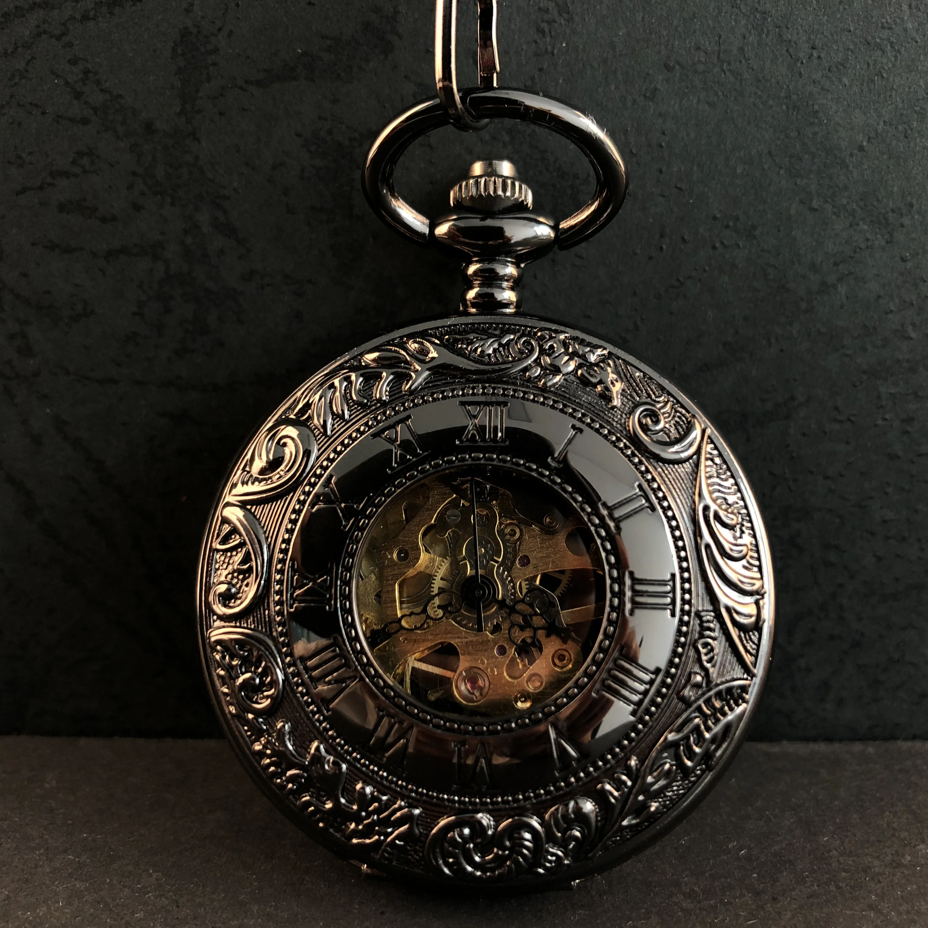 Exquisite Roman Numeral Unquie Design Hollow Mechanical Minimalist Pocket Watches For Men Women Necklace Pendant with Chain Gift