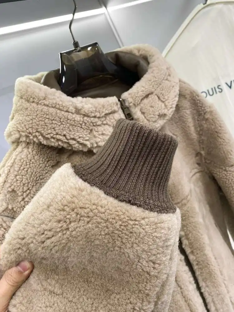 Стильная КуртКа С Капюшоном От Известного Бренда Louis Vuitton Новый Стиль