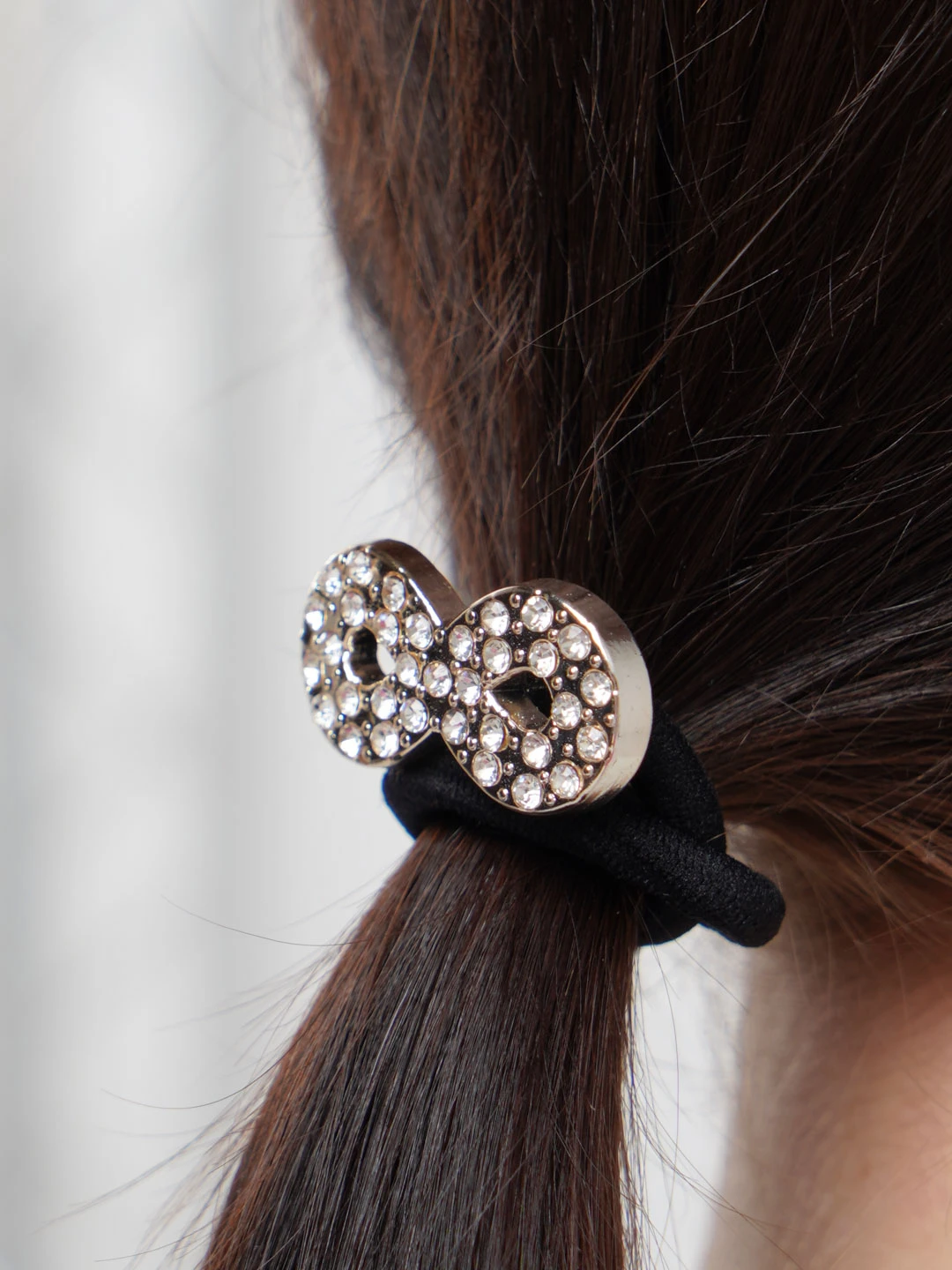 плетение кос восьмерка. прическа восьмерка. волосы собраны в хвост. плетение кос восьмерка. катя василенко кудри.