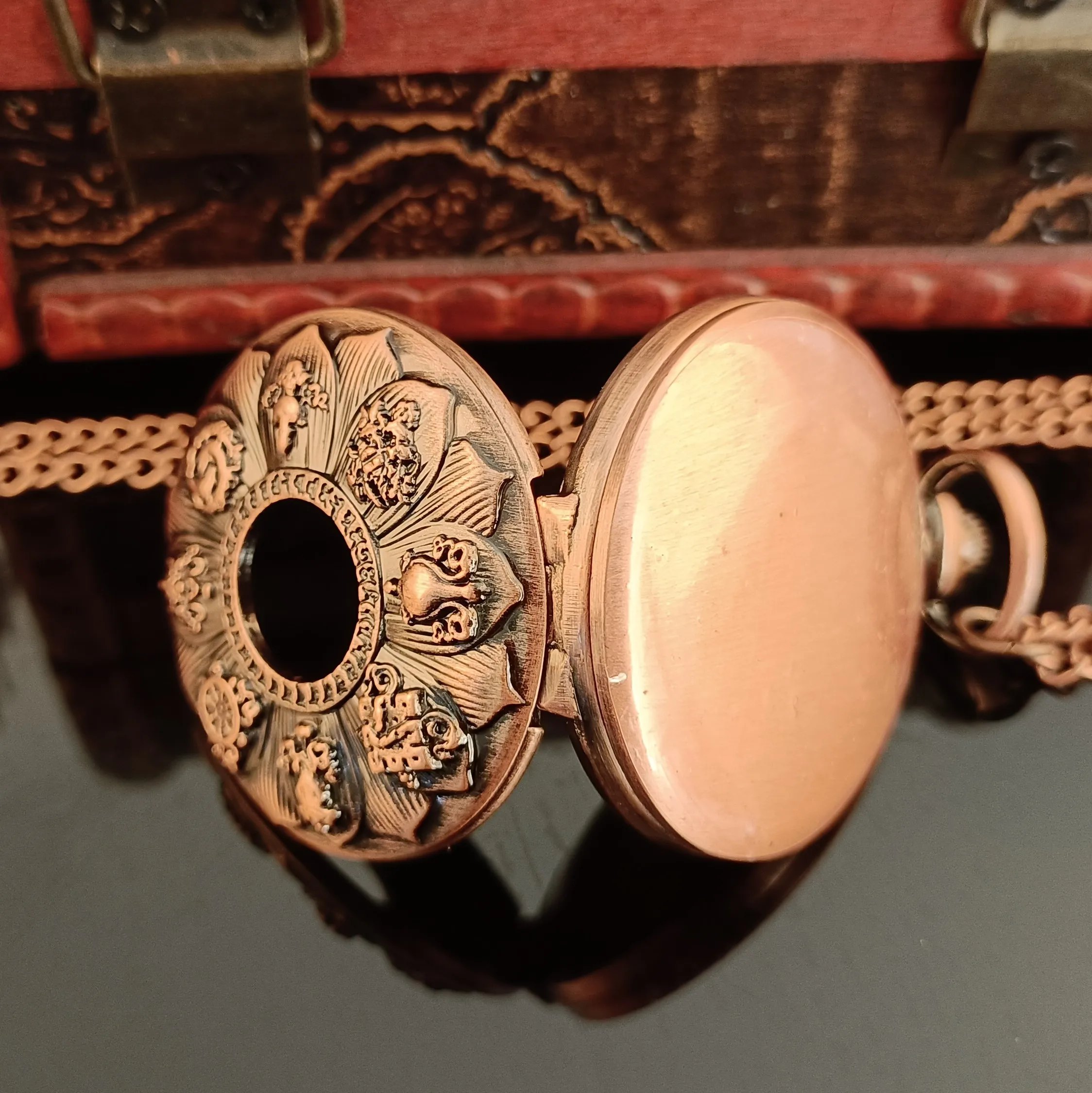 Рисунок 5 - Винтажные красно-коричневые кварцевые