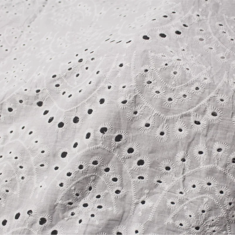 Белый вышитый хлопчатобумажный кружевной материал для шитья платья топов одежды