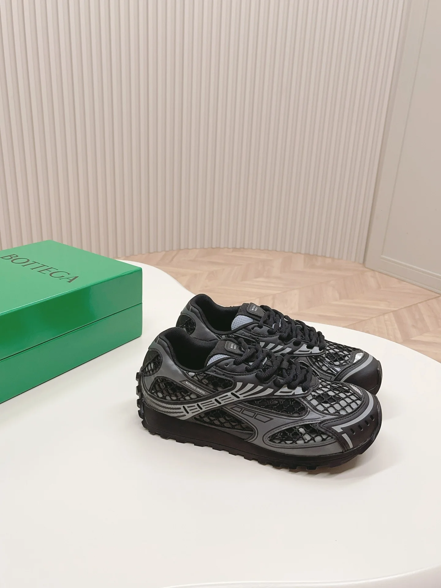 Женские кроссовки Bottega Veneta Everyday каждодневный спортивный стиль мягкий и удобный.