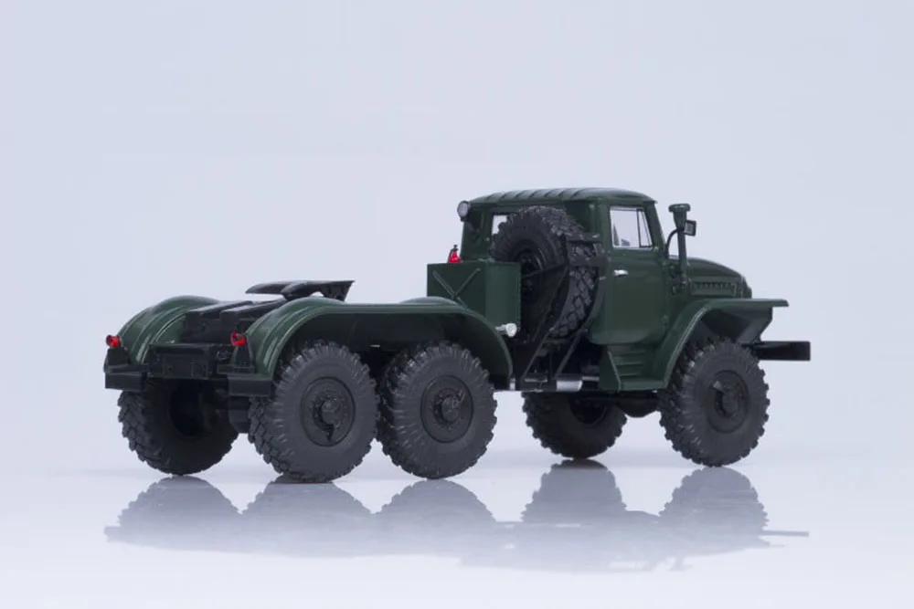 URALSKY TRUCK 375C K1 TOWNSHIP T. GREEN (USSR RUSSIAN) | УРАЛЬСКИЙ ГРУЗОВИК 375C-K1 СЕДЕЛЬНЫЙ ТЯГАЧ Т. ЗЕЛЁНЫЙ