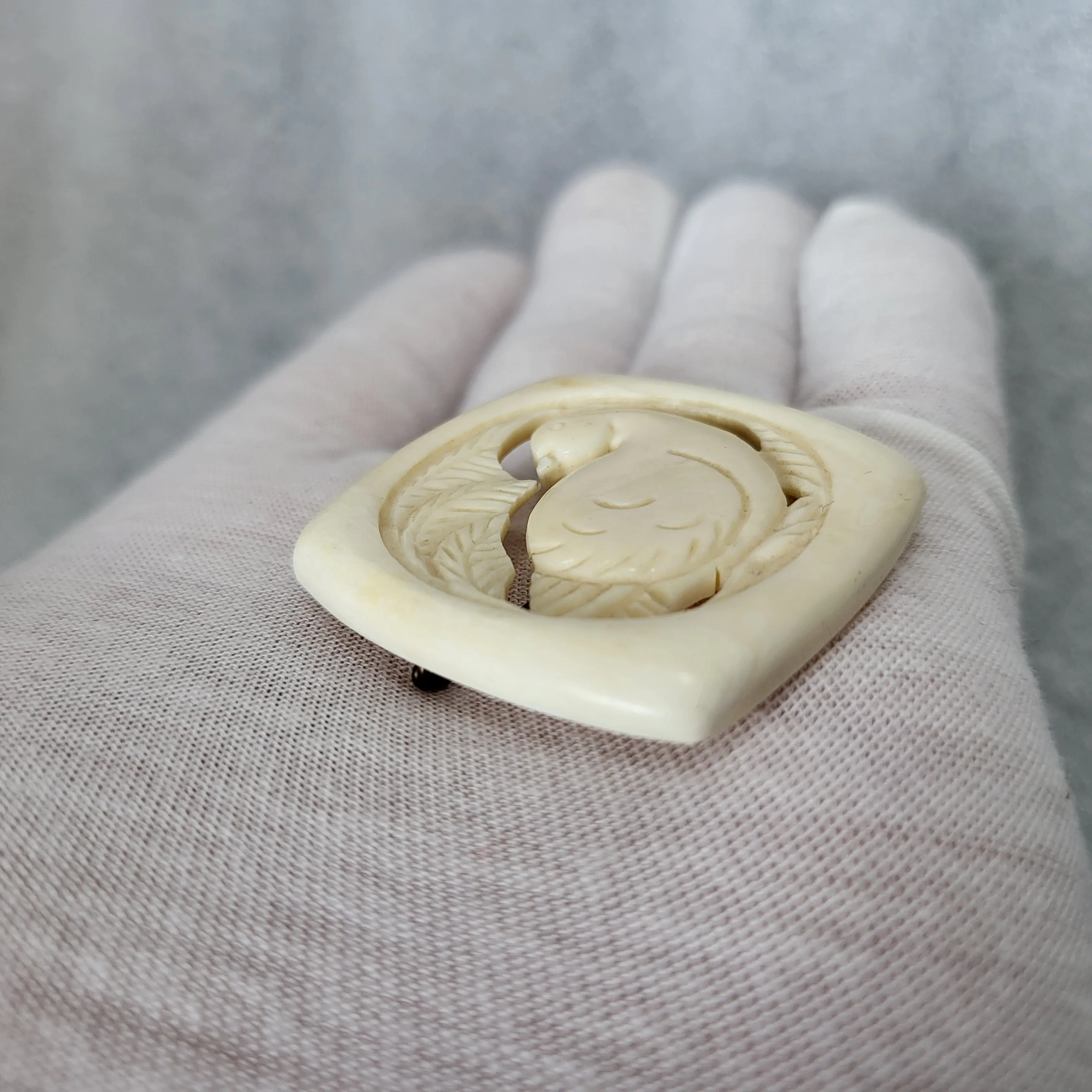 Рисунок 4 - Брошь из кости, Ювелирные изделия