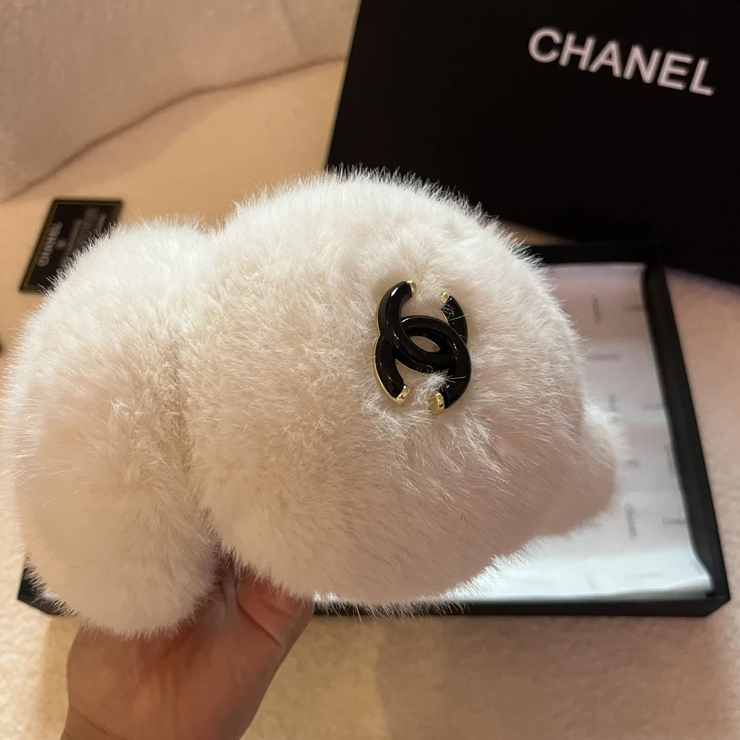 Зимняя Толстая Накладка На В Стиле Chanel Copy 1:1 Пушистые Флисовые Защита Ушей Теплые