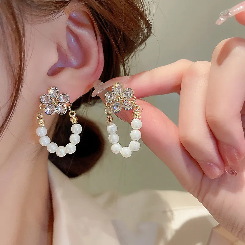 

2022 New Korean Light Luxury Zircon Flower Earrings For Women Exquisite Imitation Pearl Cloud Tassel Earring Girls Party Jewelry