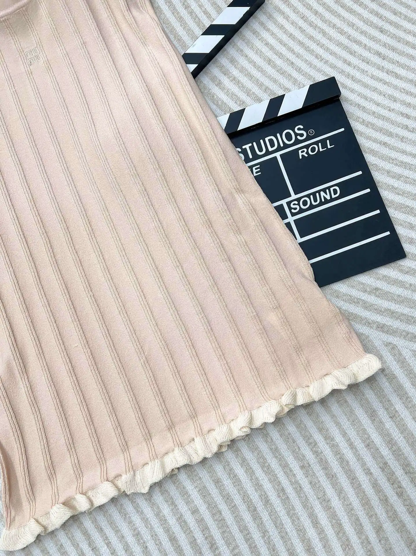 Весенне-летняя новая выставка-жить с Тобой-образным вырезом в городе МЮМЮ