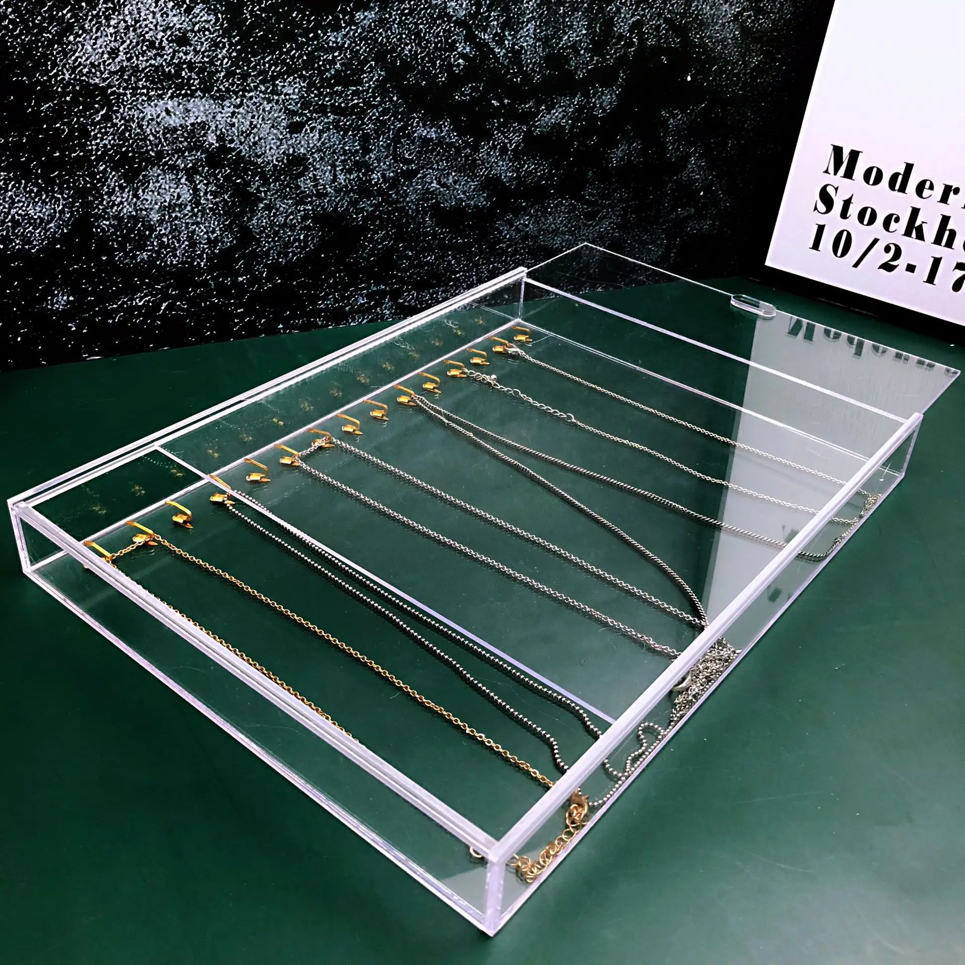 

Transparent Acrylic Necklace Display Box With Cover Dust Shop Jewelry Storage Box Home Pendant Storage Flannel Jewelry Tray