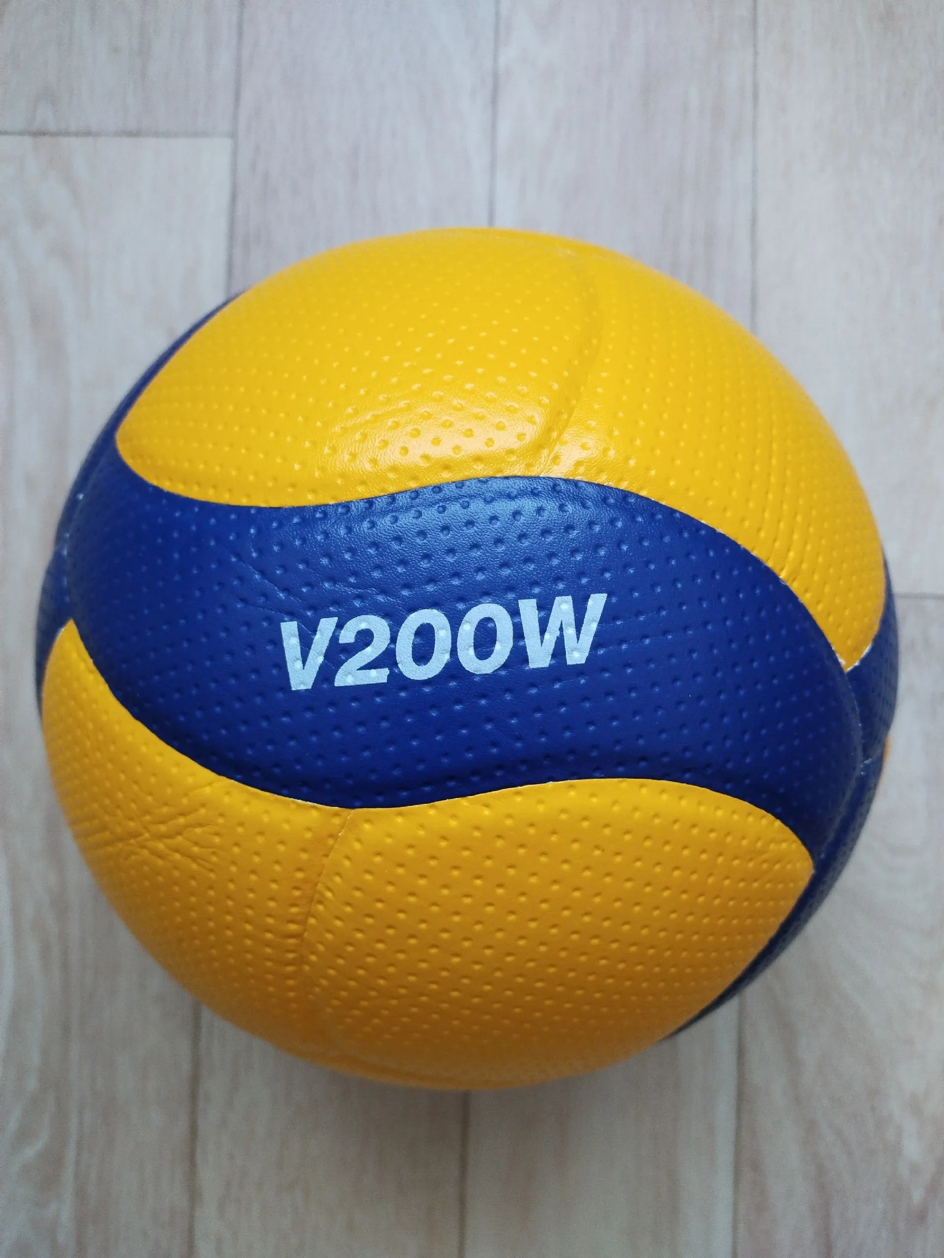 Мяч микаса оригинал. Мяч Микаса v200w. Профессиональный мяч для волейбола. Оригинальный мяч Микаса красно бело синий.