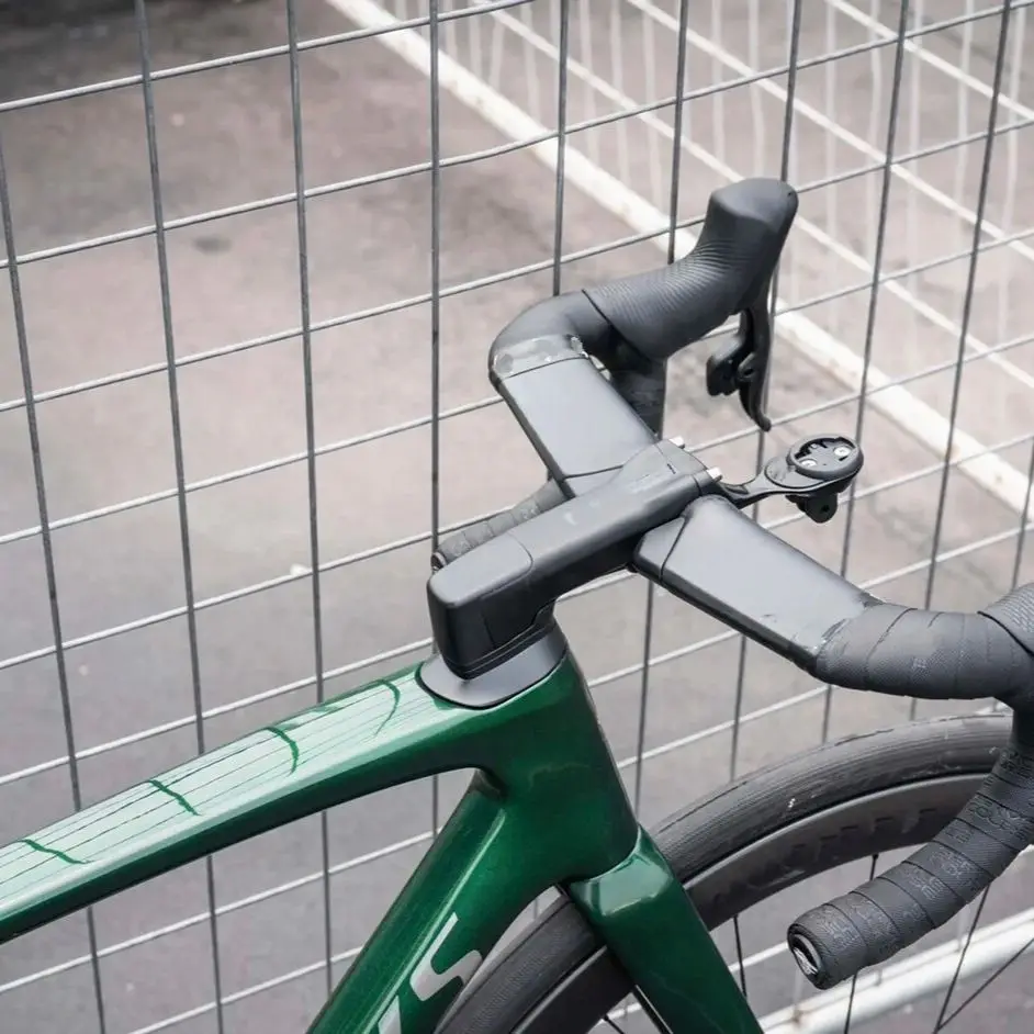 

2023 New SL7 carbon frame road bike threaded BB flat-mount disc suitable for Di2 group 700C carbon road BSA Made in Taiwan