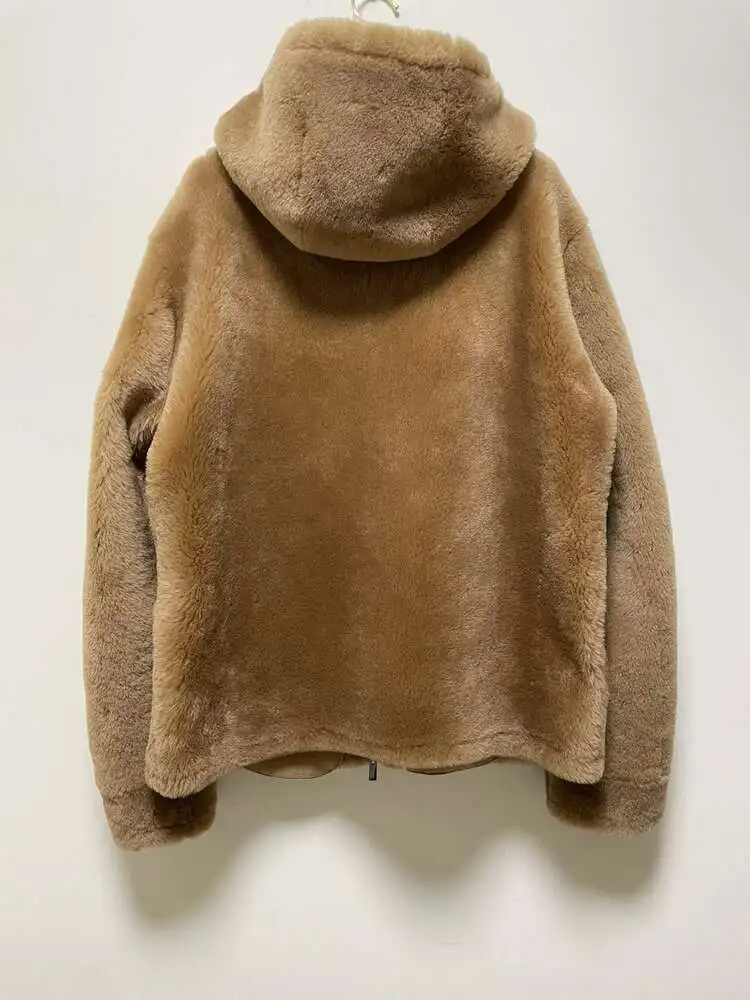 Модный Топ В Стиле Fendi От КлассичесКой Мужской ЗвеЗды Подиума С Таким Же Плюшевым Жакетом