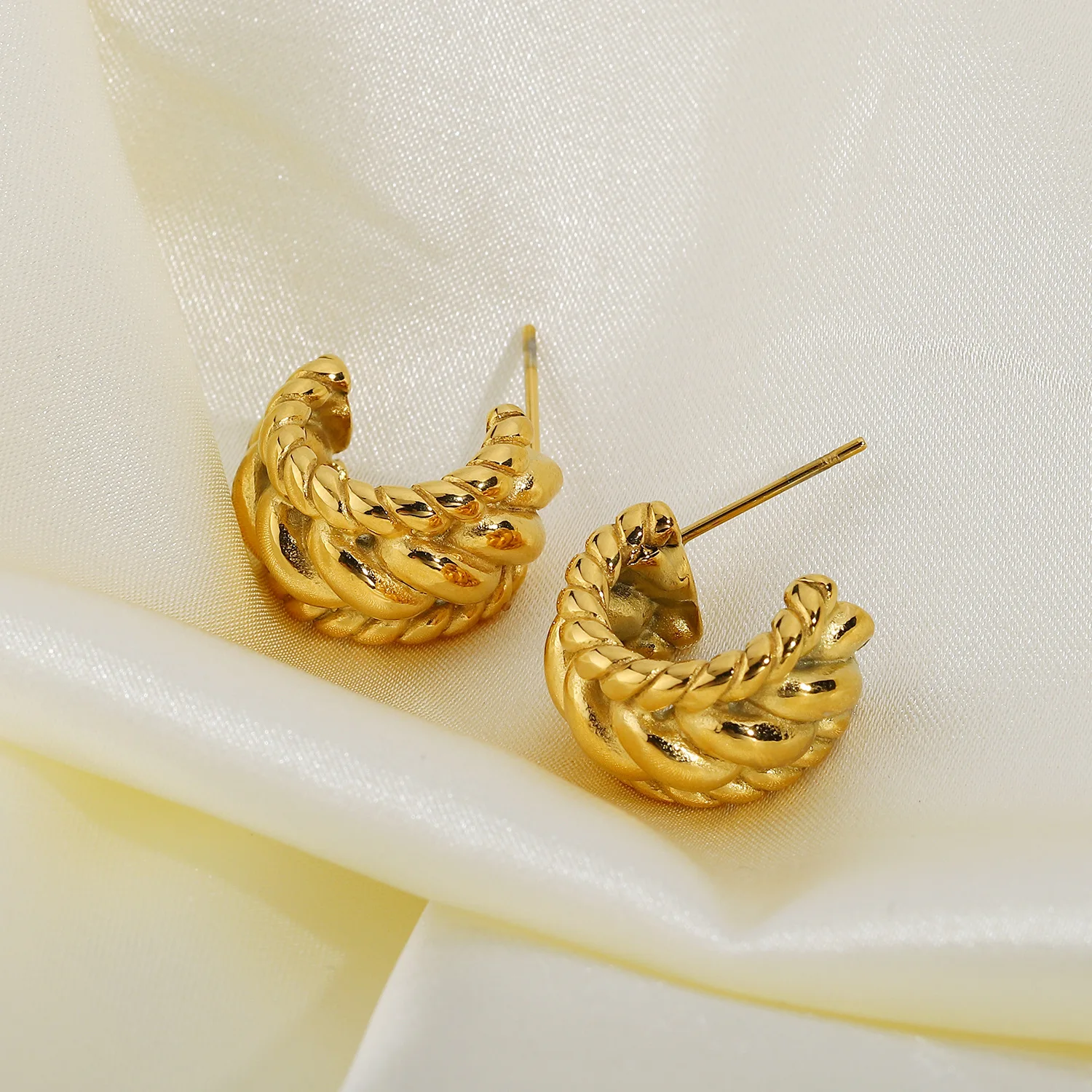 

French Retro Style Classic Wreath Lady Earrings 18K Gold Plated Stainless Steel Fashion C-shaped Hoop All-Match Earrings Jewelry