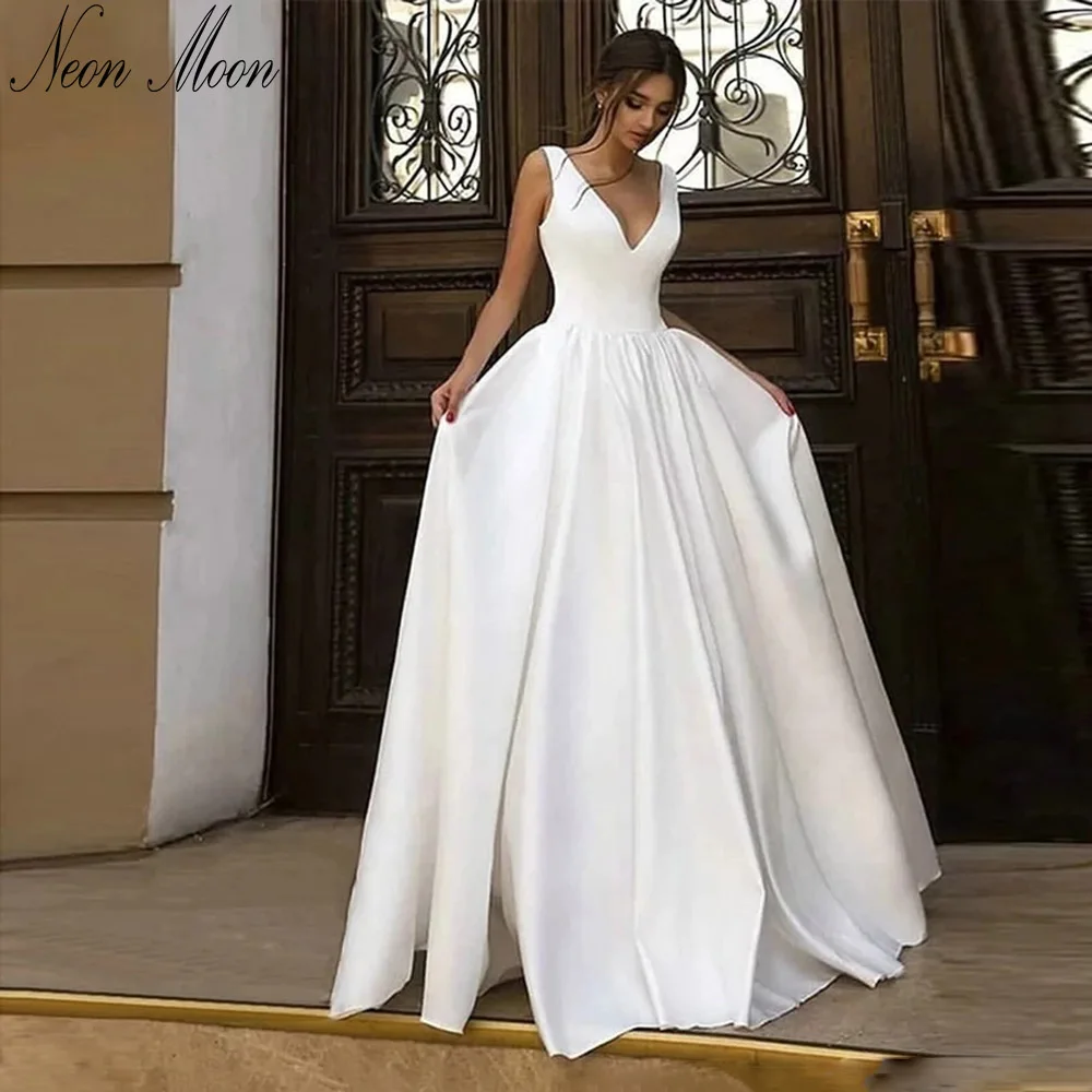 

Simple V Neck Graceful Wedding Dresses A Line Backless Pleats Bride Gown Sweep Train Sleeveless Elegant Vestidos De Novia