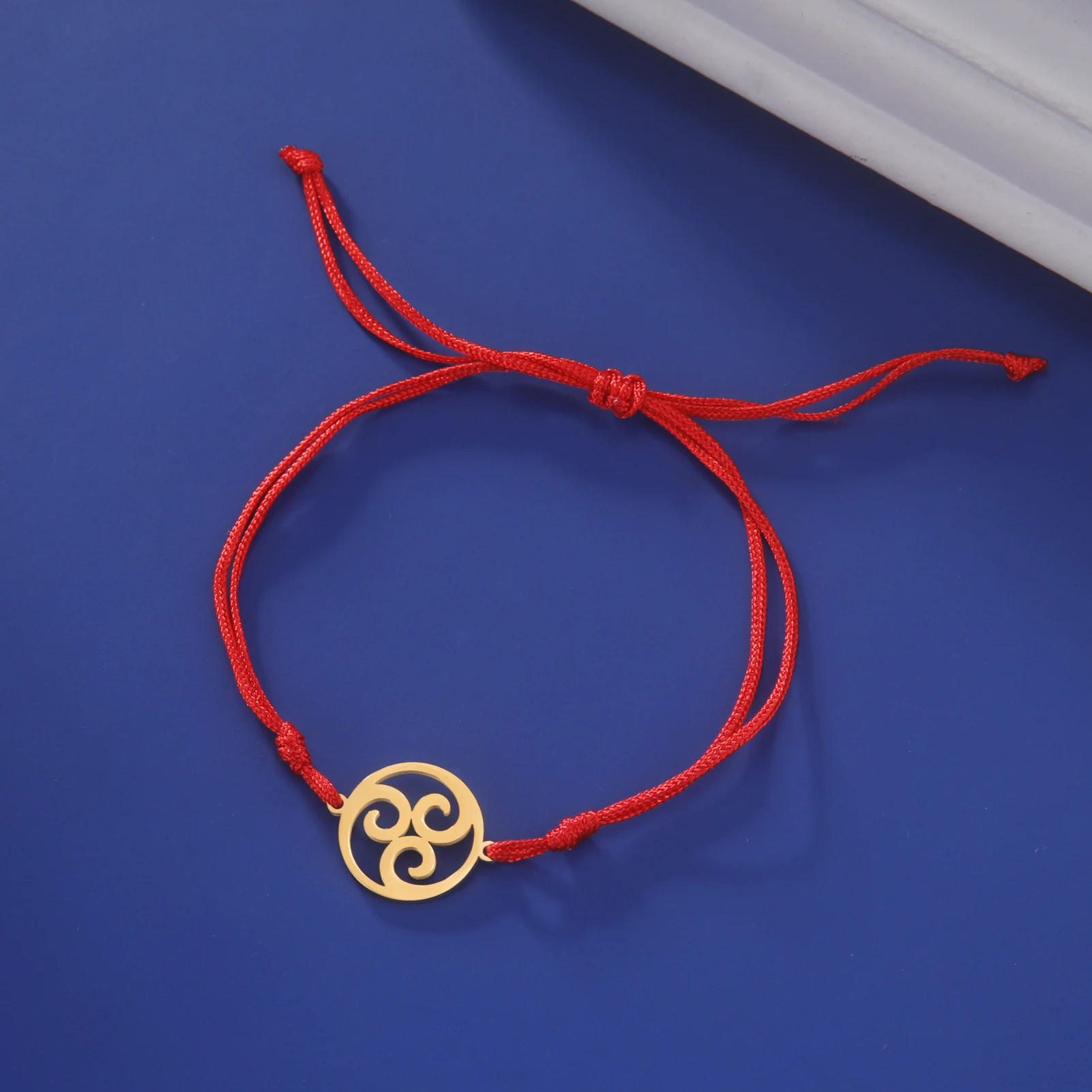 

LIKGREAT Vintage Triskele Triskelion Pendant Bracelet for Women New Stainless Steel Geometric Bangles Amulet Irish Jewelry Gift