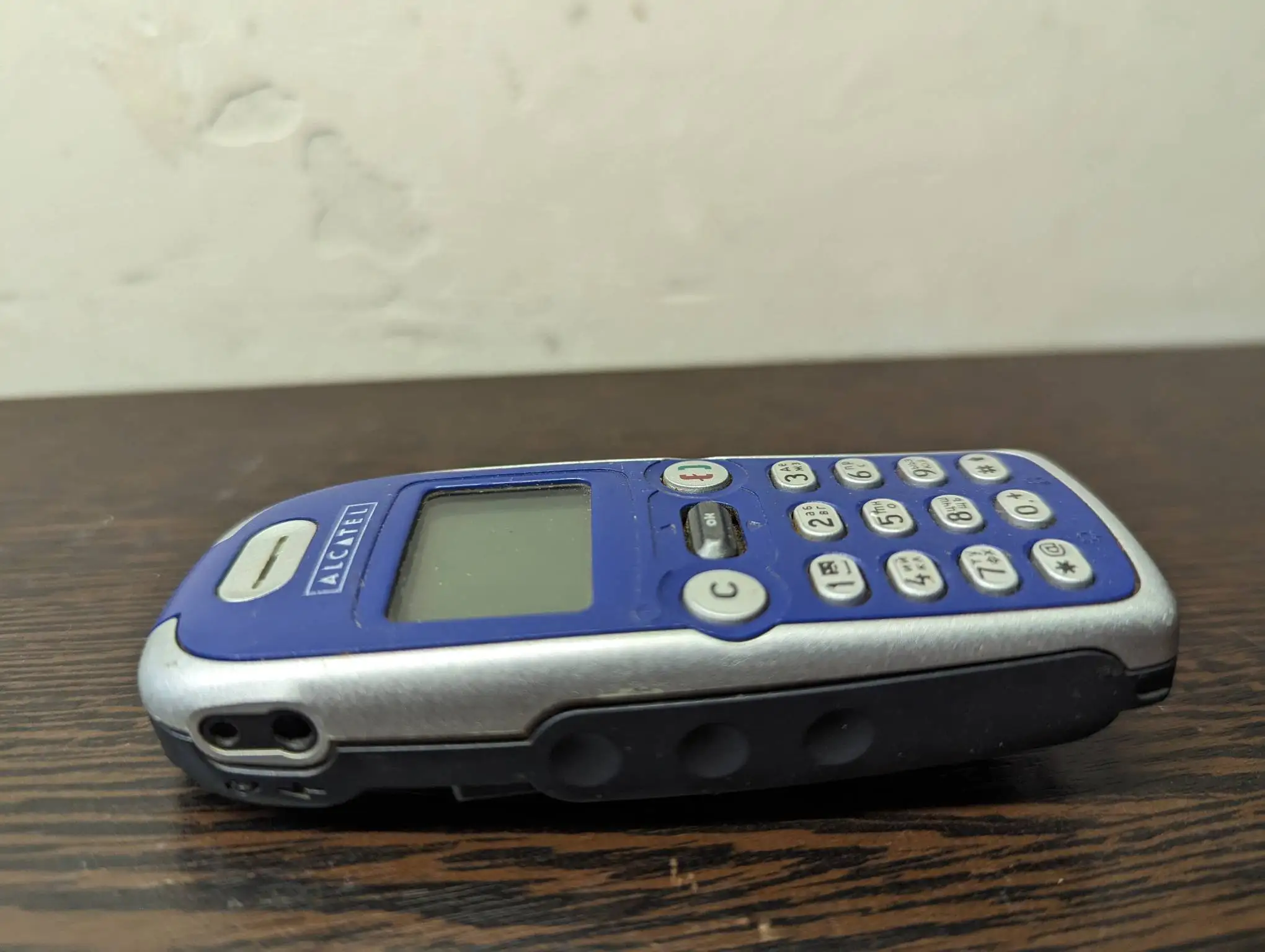 Мобильный телефон Alcatel BF3 (BF31C) оригинал под восстановление, на  запчасти или в коллекцию, б.у.