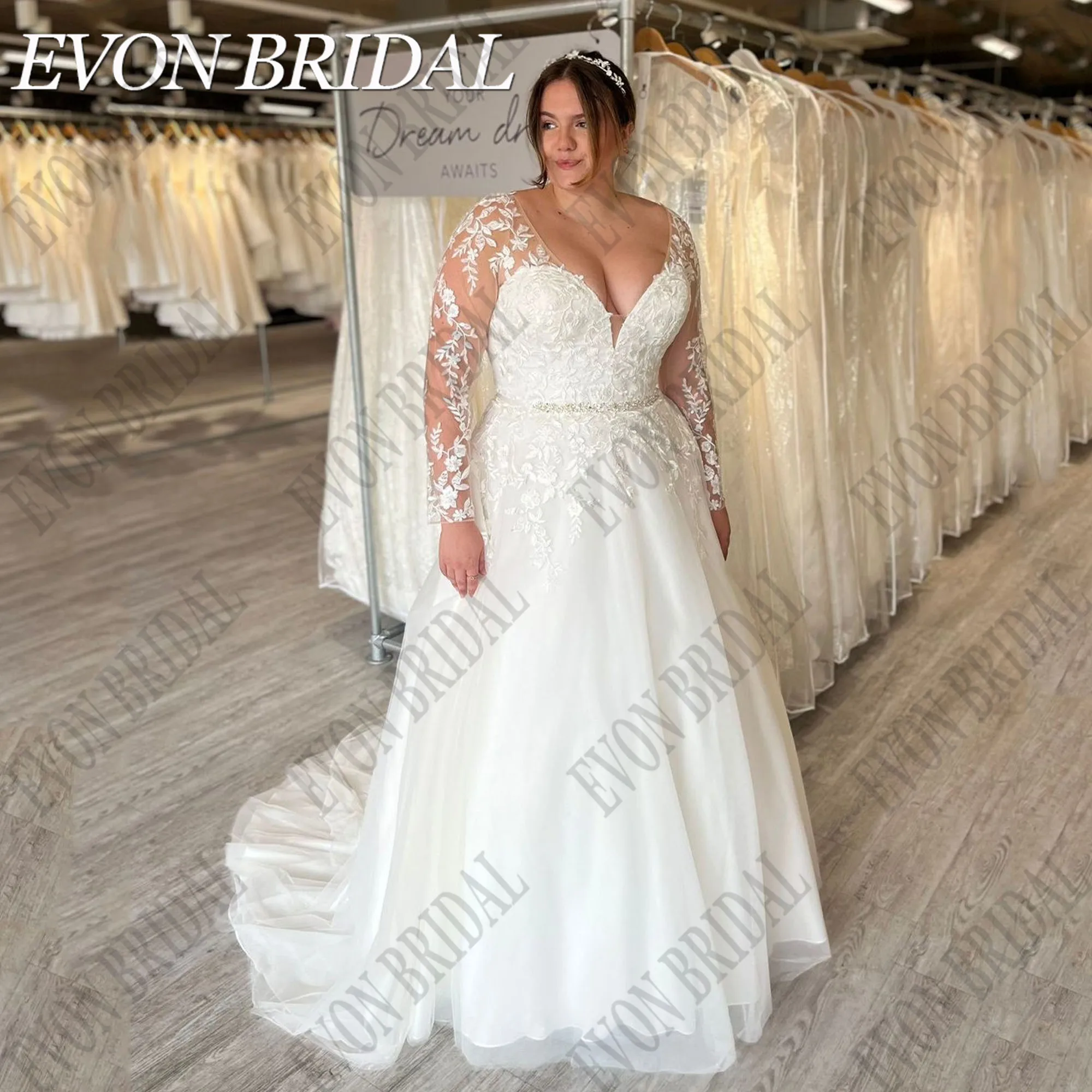 Фото EVON свадебное платье для невесты, индивидуальный дизайн, V-образный вырез, длинный рукав, аппликация, ТРАПЕЦИЕВИДНОЕ кружево, Элегантное свадебное платье со шлейфомEVON BRIDAL Свадебное платье невесты, V - образный во №1