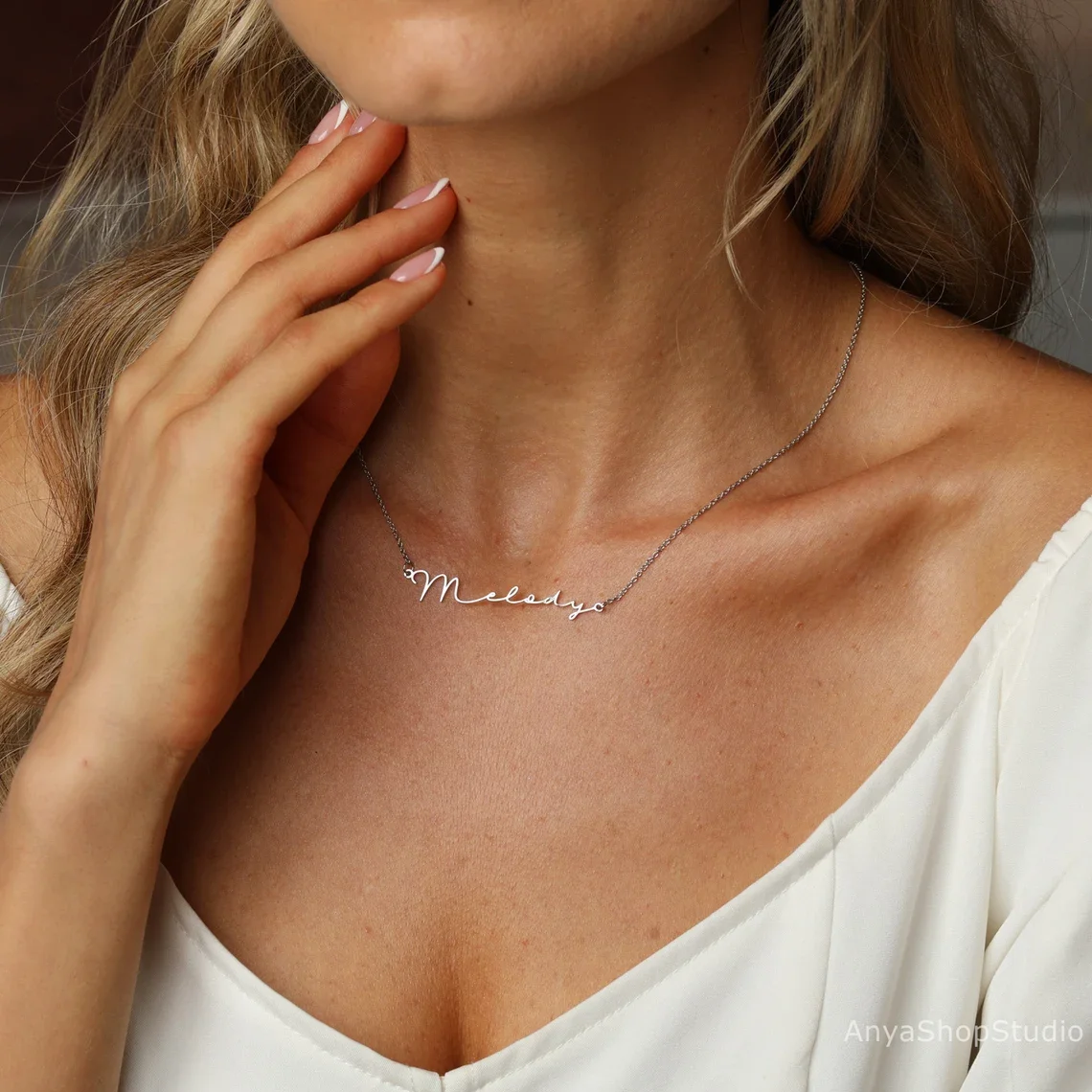 Индивидуальное минималистичное ожерелье с именем под заказ Золотое серебряное