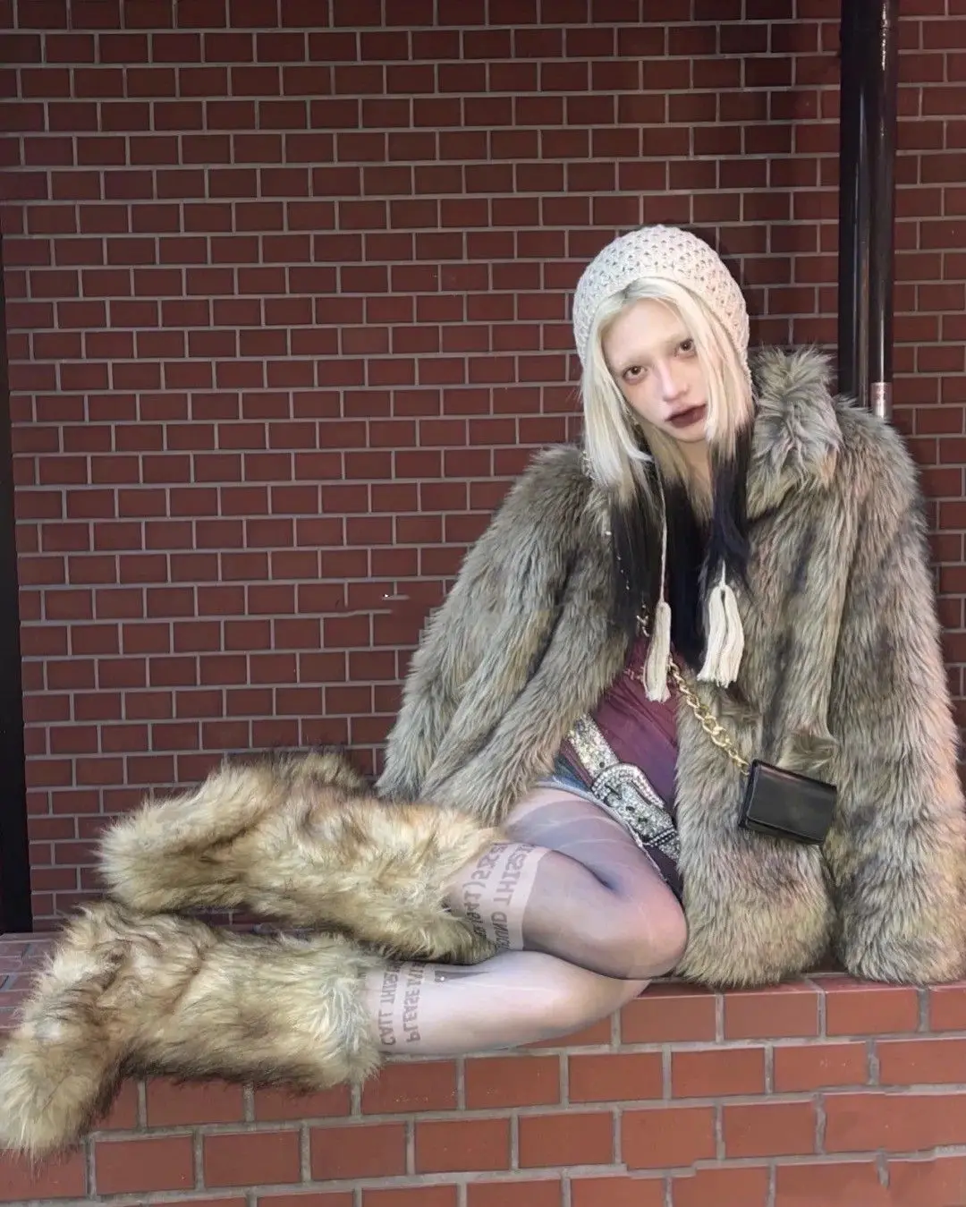 Women's Winter Snow Boots Outdoor Luxury Furry Faux Fox Fur Boots Woman Plush Warm Platform Shoes New Fashion Bottes Big Size 44