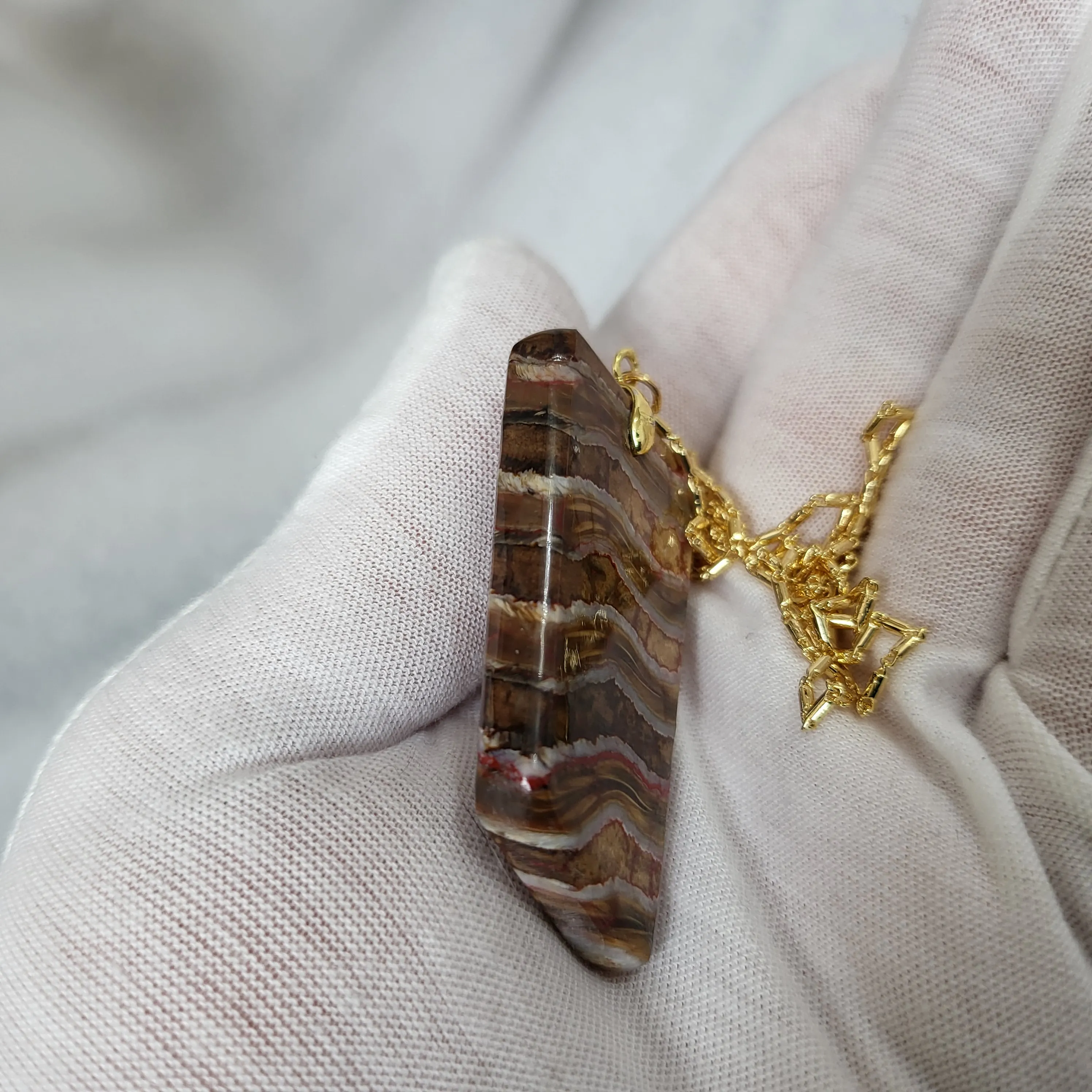 Рисунок 5 - Кулон, подвеска из стабилизированного зуба мамонта