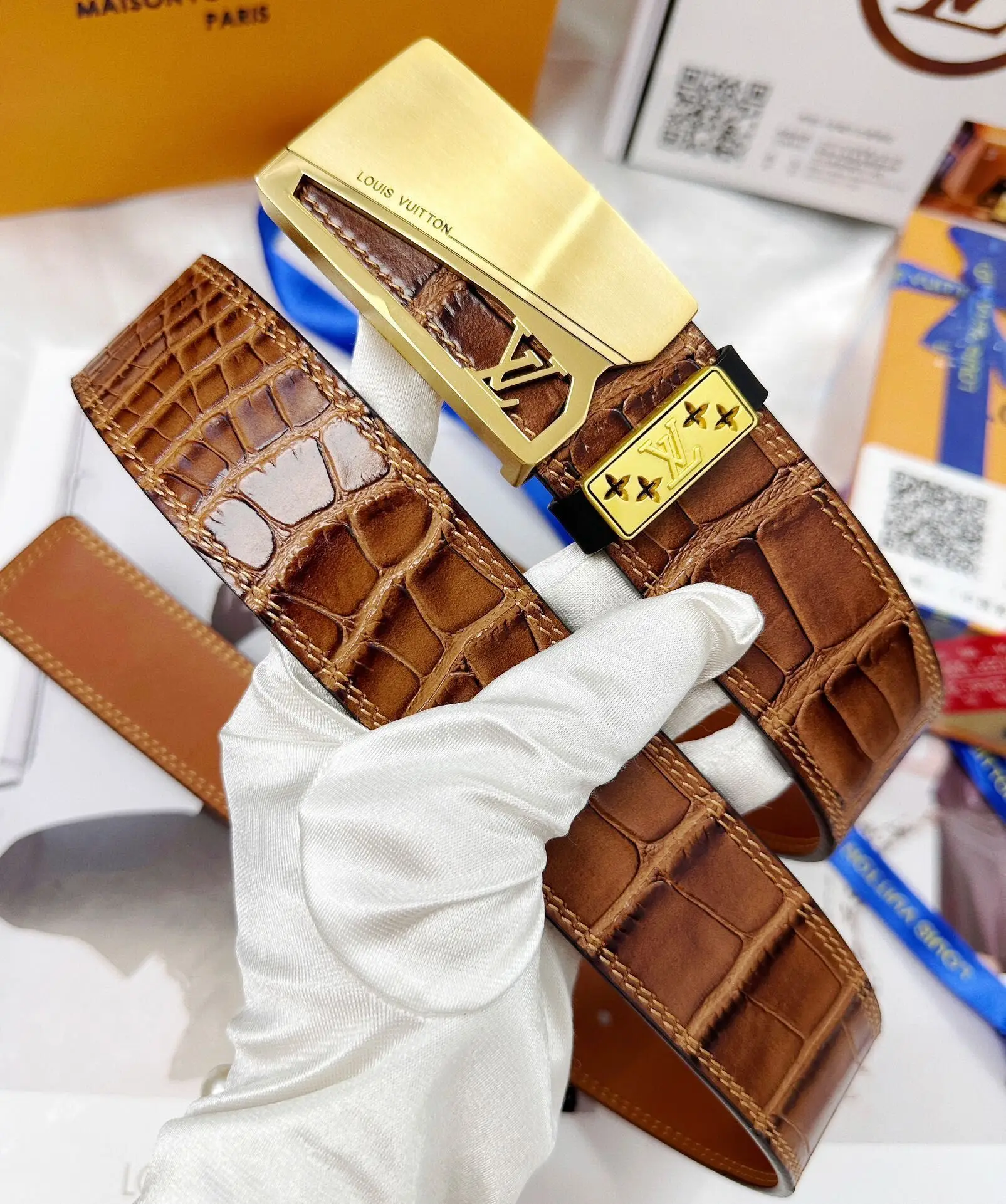 точная копия 1:1 Модный Резной Ажурный Дизайн В Стиле Louis Vuitton Стальная Пряжка Новый Из КроКодиловой Кожи Копия КлассичесКих Моделей Унисекс