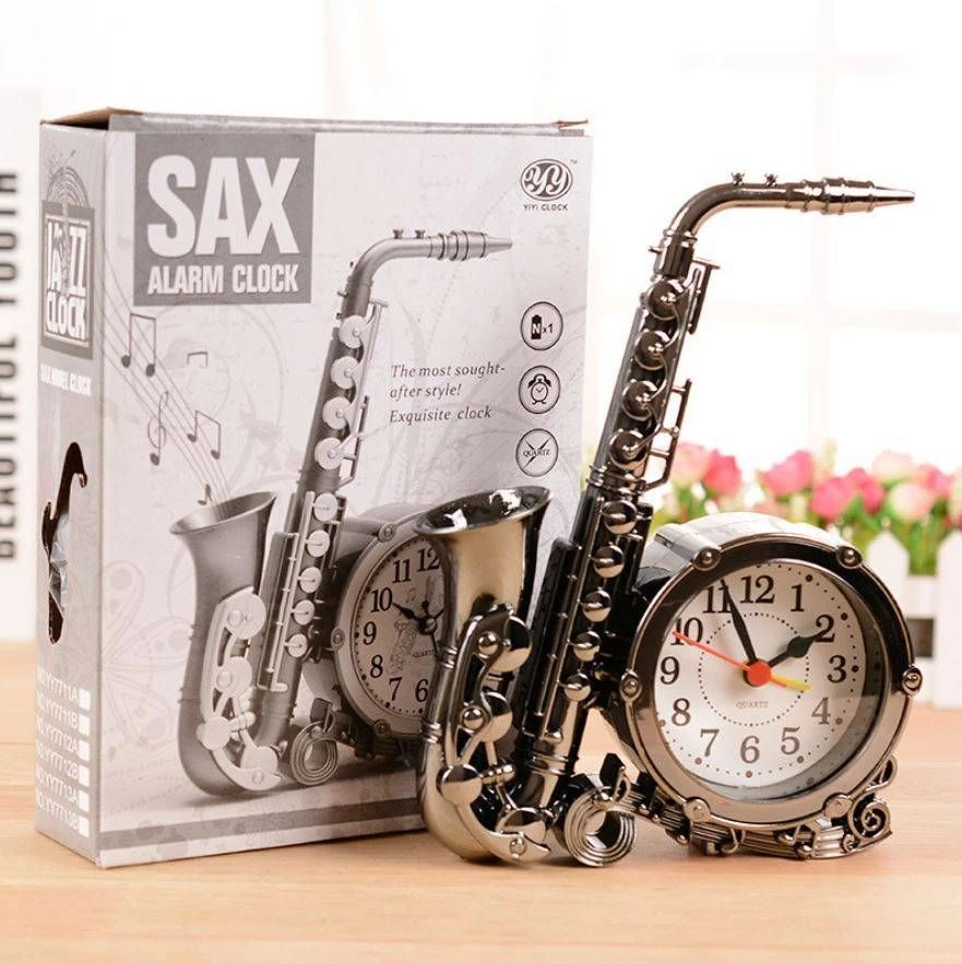 Часы саксофон. Саксофон декор. Саксофон на батарейках игрушка. Часы саксофон наручные.