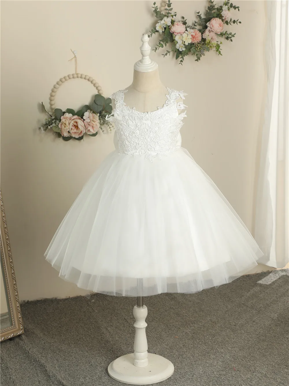 

Kids Champagne Puffy Flower Girl Dress Pearls Beadings Bow First Communion Dresses Tulle Sashes Kids Little Bride Dresses