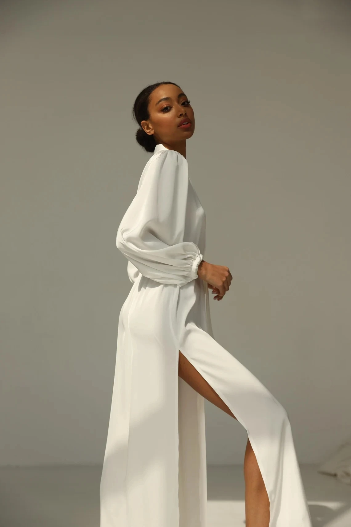 

Boudoir Robe Dressing Gown With Wide Sleeves Bride Long White Kimono Satin Silk For Wedding Day Lux Robes Elegant Bridal Kimonos
