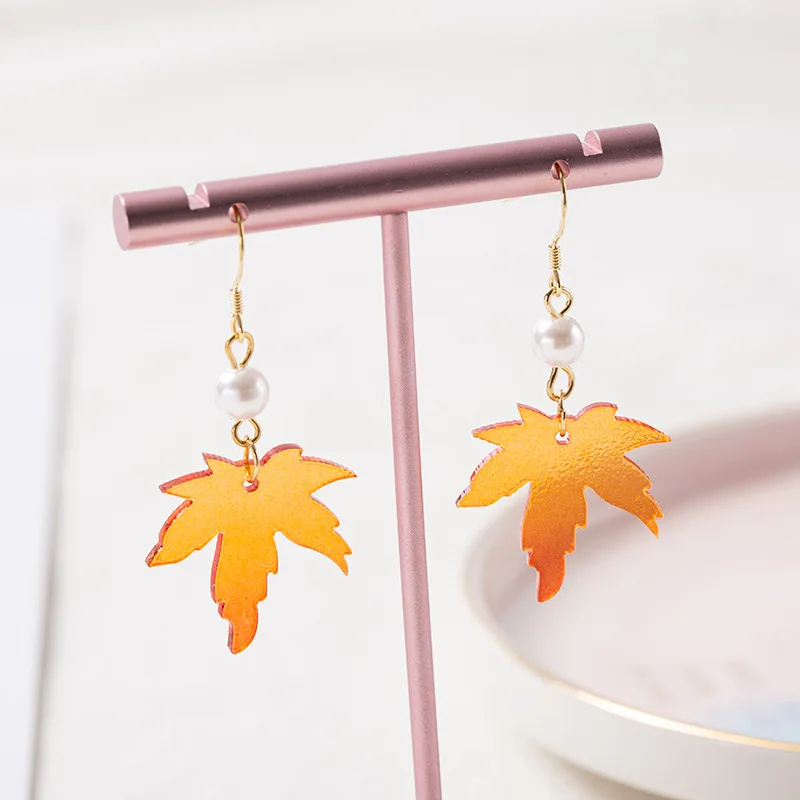

New Bohemian Acrylic Maple Leaf Dangle Earrings Long Tassel Women Pearl Hang Drop Earrings Fashion Gothic Party Jewelry Gift